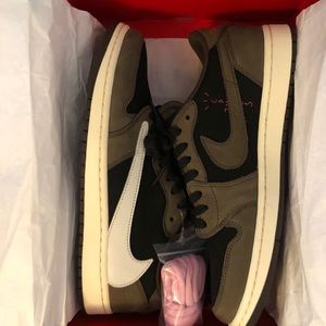 Jordan 1 Travis Scott low